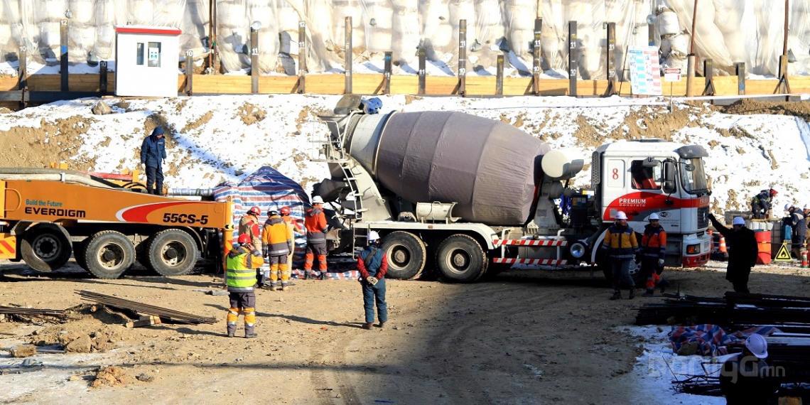 ӨВЛИЙН БЕТОН ЗУУРМАГ: Премиум Конкрит ХХК анх удаа эрс тэс уур амьсгалтай Монгол улсын нөхцөлд өвлийн улиралд 10,000 м3 бетон зуурмагийг олон улсын стандартын шаардлагыг ханган нийлүүлсэн.